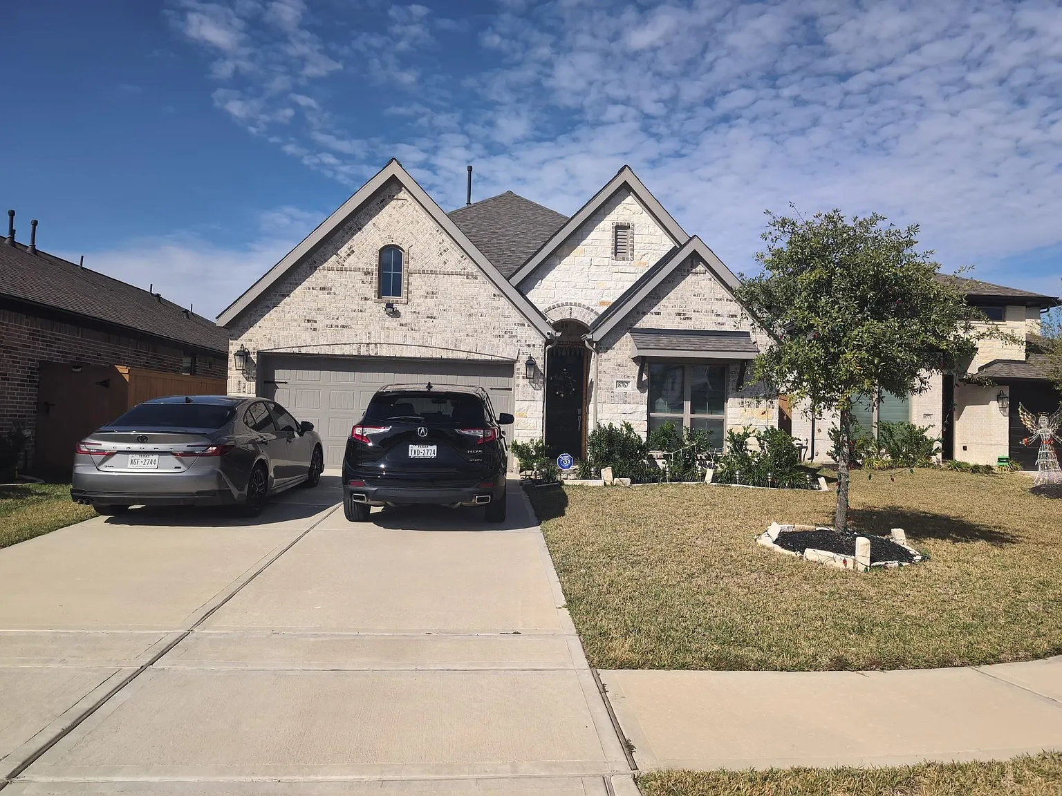3 bed, 2.0 bath, 1954 sqft, $2,700 — Photo 1