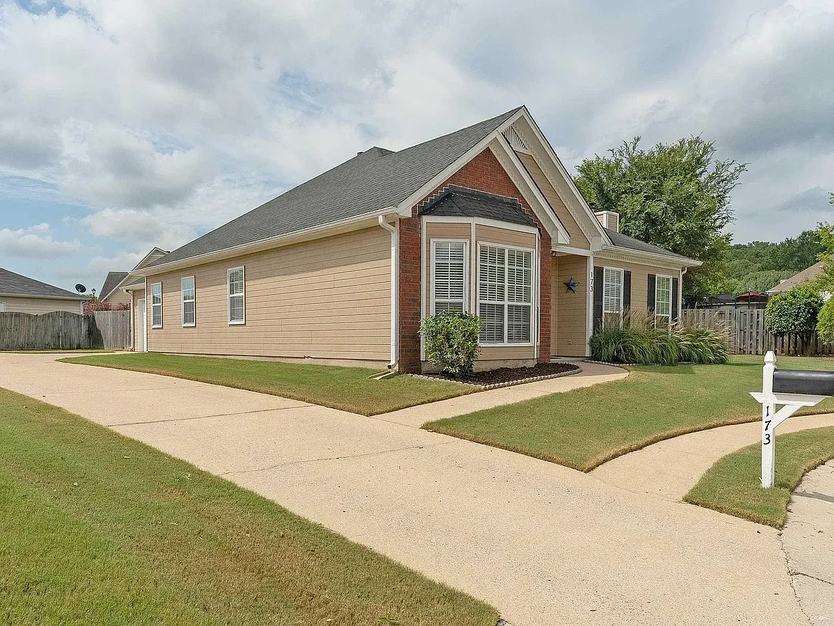 Building Photo - 173 Stonebridge Cir