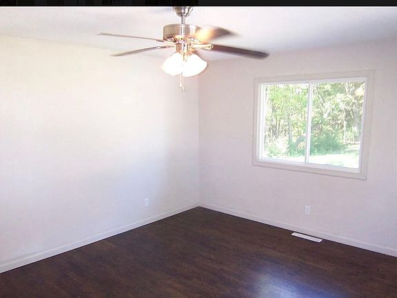 3rd image of 165 Sunflower Cir