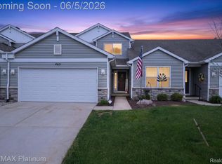 465 Hosta #82, Howell, MI 48843