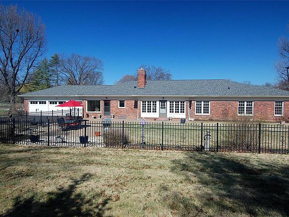 2nd image of 210 Doulton Pl