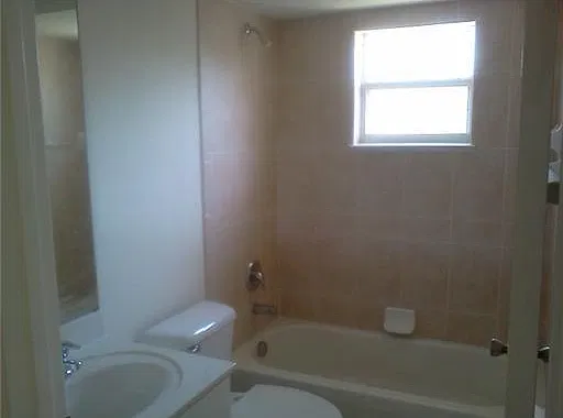 3 bed, 2.0 bath, 1954 sqft, $2,200 — Photo 4