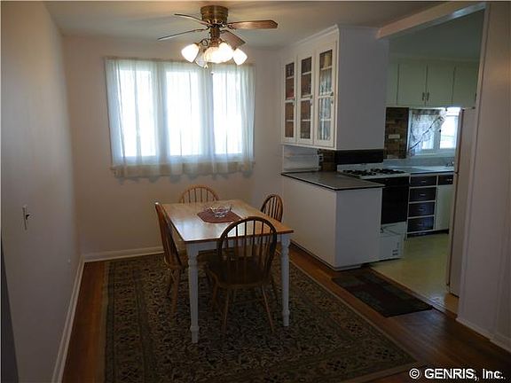 5th image of 8 Hillcrest Dr