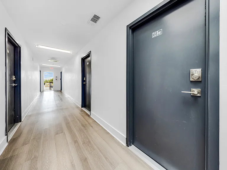 1260 SW 6th St — Photo 24