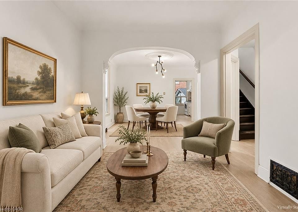 1st image of 109 Macaulay St E