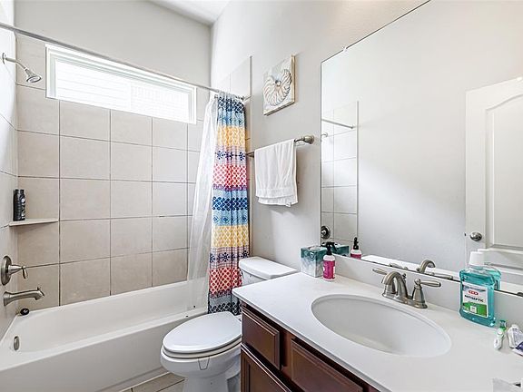 4th image of 16622 Emmaus Ln