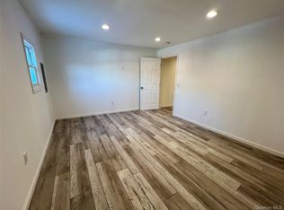 356 Main St #1, Farmingdale, NY 11735