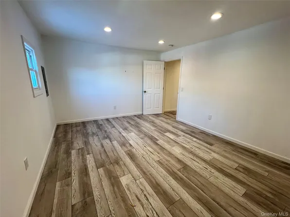 356 Main St #1, Farmingdale, NY 11735