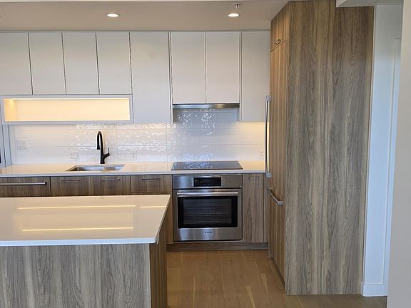 2nd image of 8398 Oak St #504