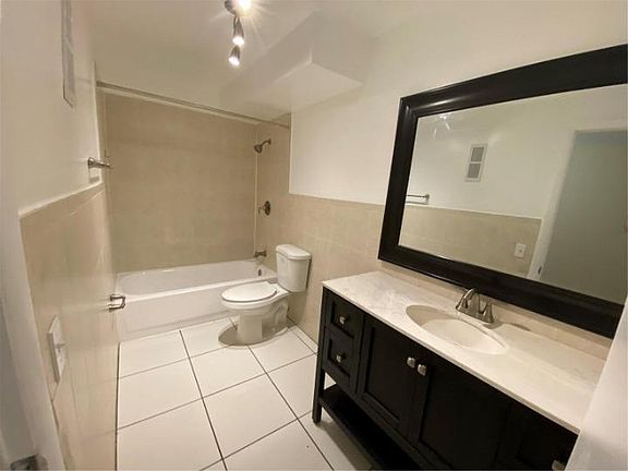 3rd image of 6940 Miami Gardens Dr #1-233