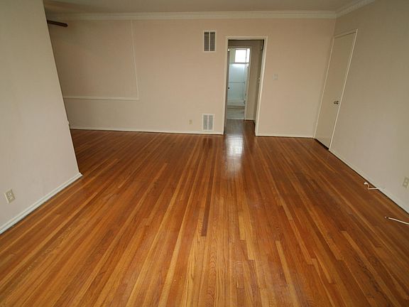 3rd image of 1128 Glenville Dr APT 3