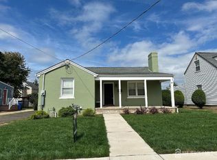 242 Grove St, Woodbridge, NJ 07095