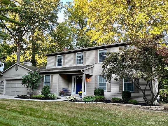 2nd image of 1405 N Folkstone Ct