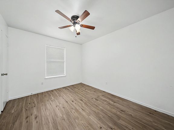 2nd image of 1604 Windward Dr APT D
