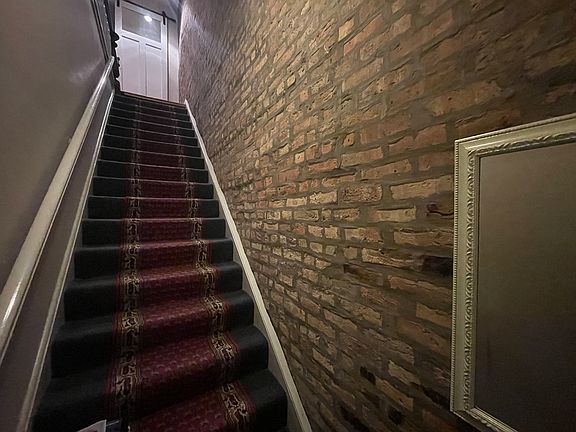 4th image of 2122 N Bissell St APT 2