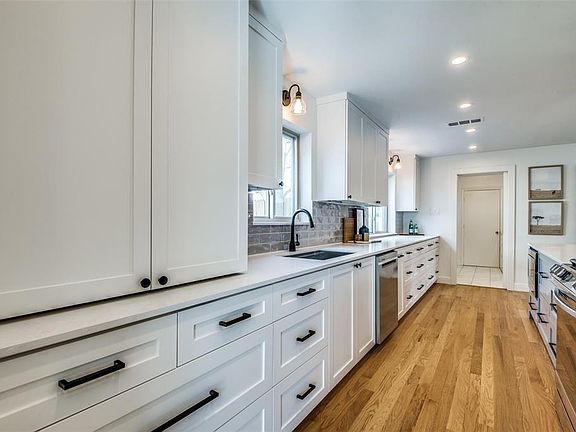 4th image of 9925 Greenfield Dr