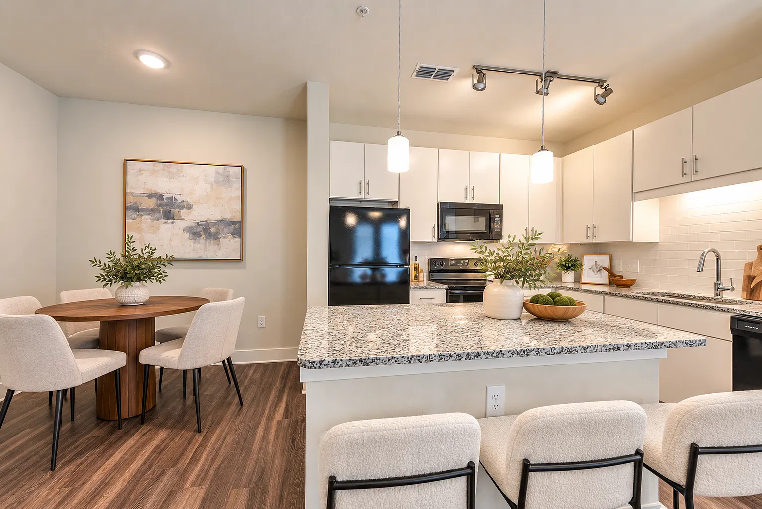 Lumen Luxury Apartments — Photo 4