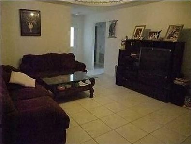 4th image of 9 Newcastle Dr #B