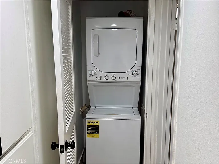 460 Golden Ave #211 — Photo 6