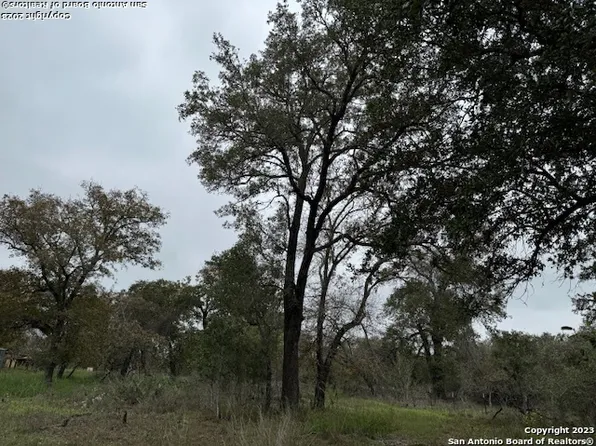 800 Fm 1922, Floresville, TX 78114
