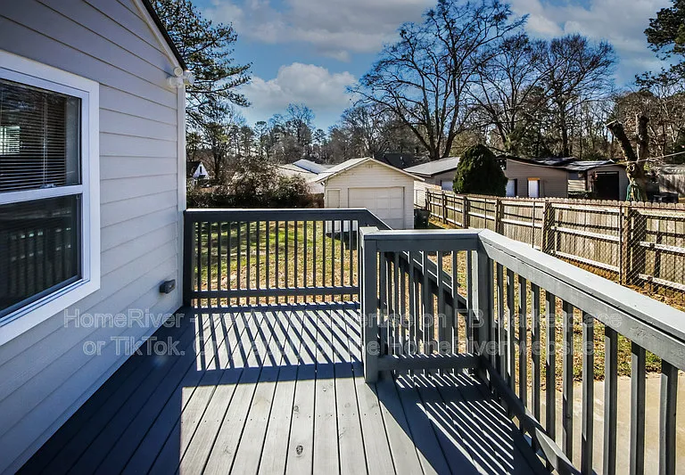 1915 Ham Dr — Photo 17