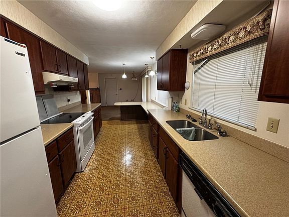 5th image of 924 Warburton Dr