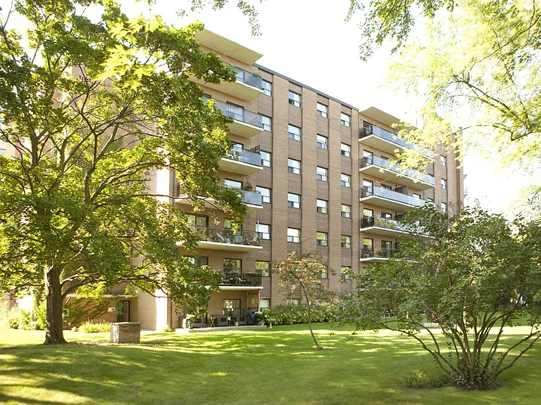 135 Allan St — Photo 13