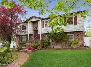 152 Parkwood Ave, Staten Island, NY