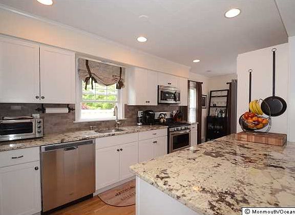 3rd image of 139 Crescent Dr