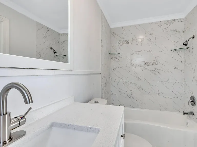 305 N Robinson St #D — Photo 4