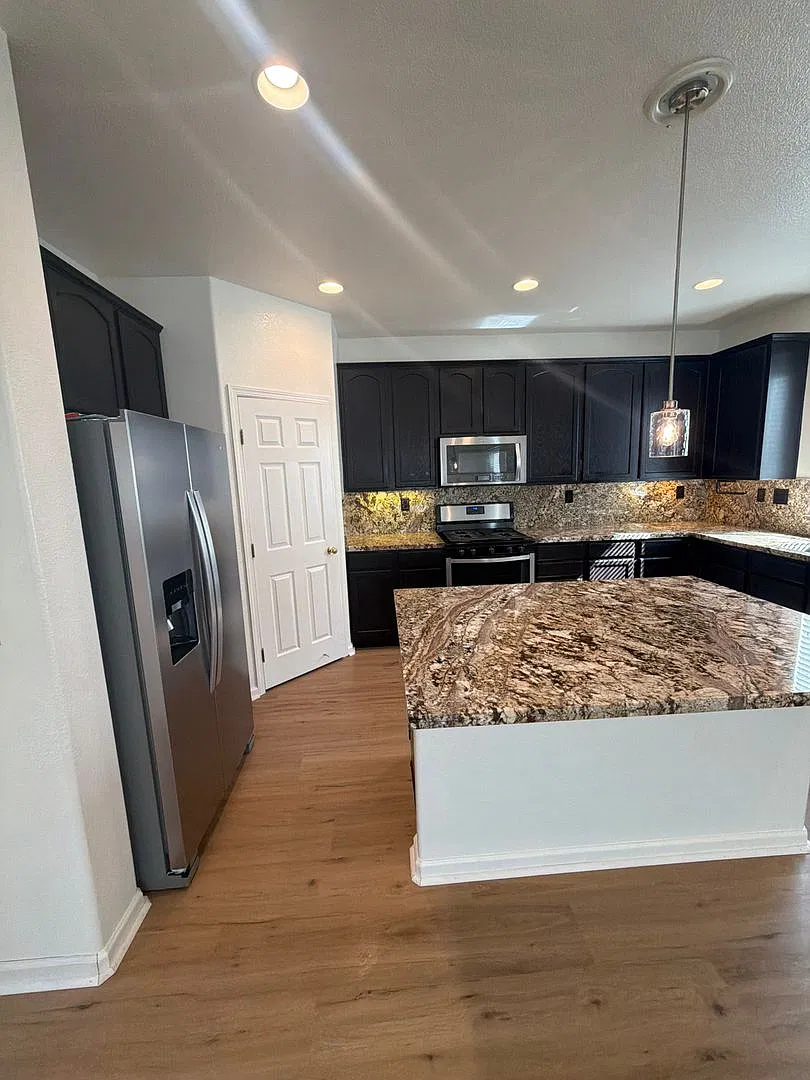 Corner Lot - 4 Bed 2 Bath !! — Photo 3