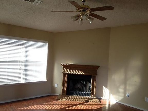 4th image of 4400 Carriage Lane Cir