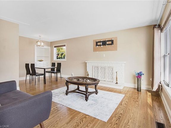 4th image of 185 Burlington St