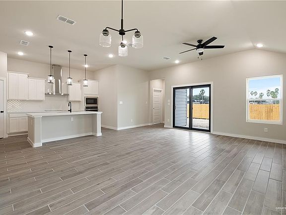 3rd image of 5008 Oleander Ave