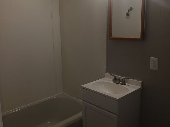 4th image of 924 S Hiram Ave #2