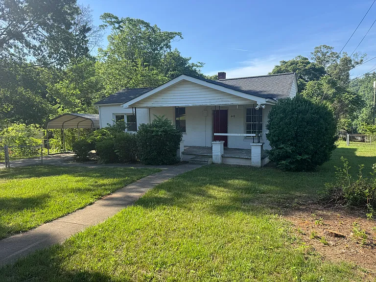 440 Buick St — Photo 1