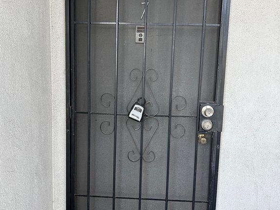 3rd image of 4884 Axtell St #7
