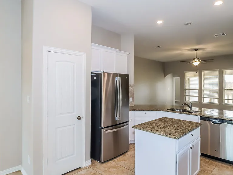 1913 Chimney Dr — Photo 8