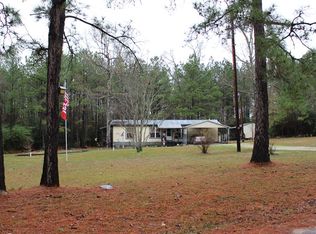 211 Dan Hopkins Rd, Zavalla, TX 75980