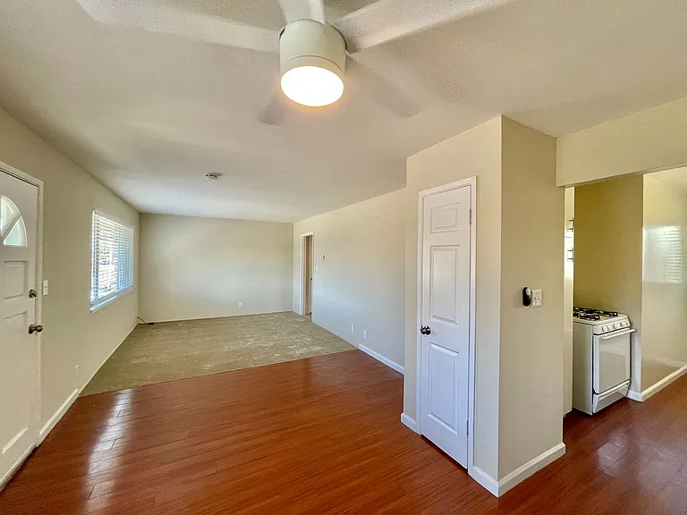 466 N Fair Oaks Avenue — Photo 11
