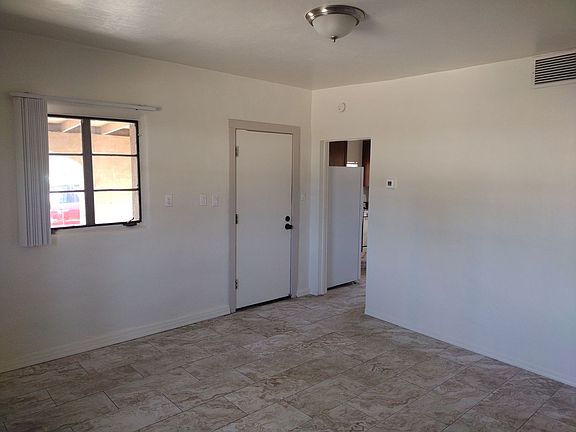 4th image of 3327 E Flower St