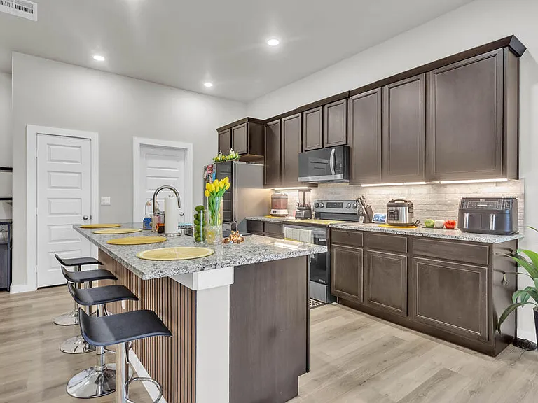 2512 Blazing Saddle Blvd — Photo 8
