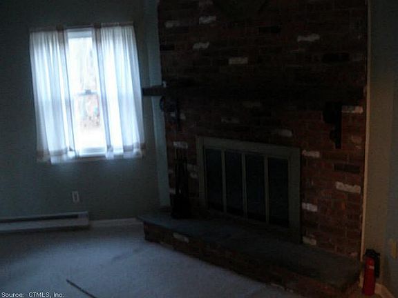 4th image of 34 Oakridge Dr