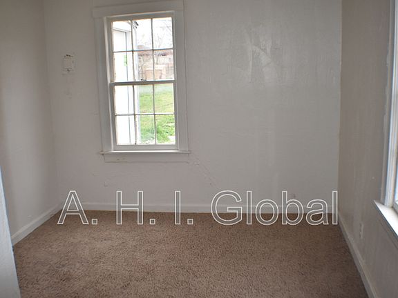 5th image of 3806 S Taylor St
