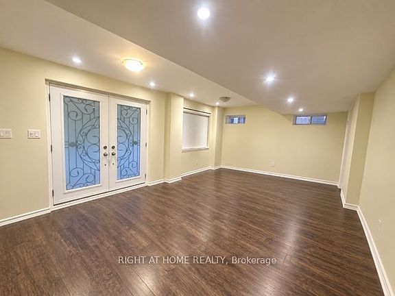 2nd image of 472 Nairn Cir