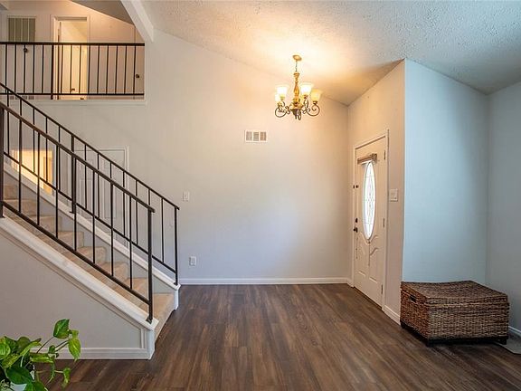 4th image of 406 Stonewall Dr