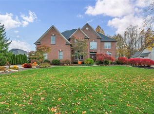 32811 Saint James Trl, Avon, OH 44011