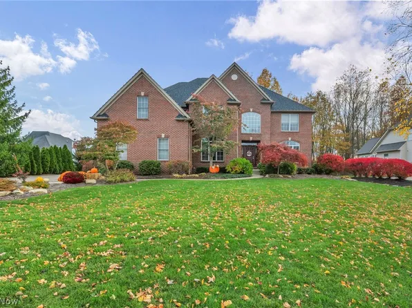 32811 Saint James Trl, Avon, OH 44011