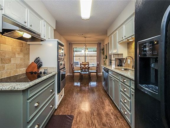 5th image of 224 Haywood Dr