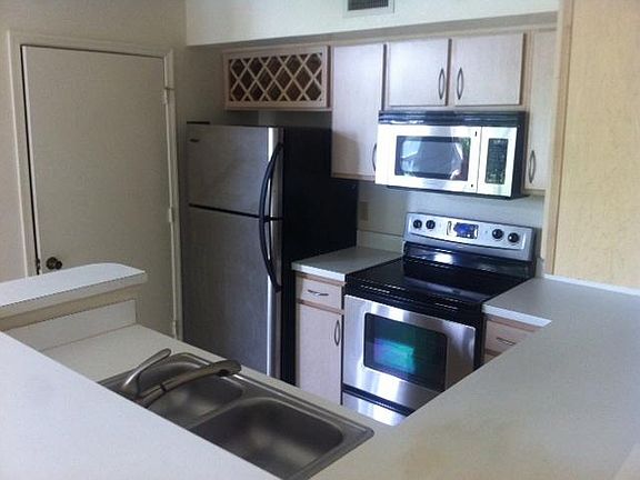 3rd image of 7200 Westpointe Blvd APT 1531